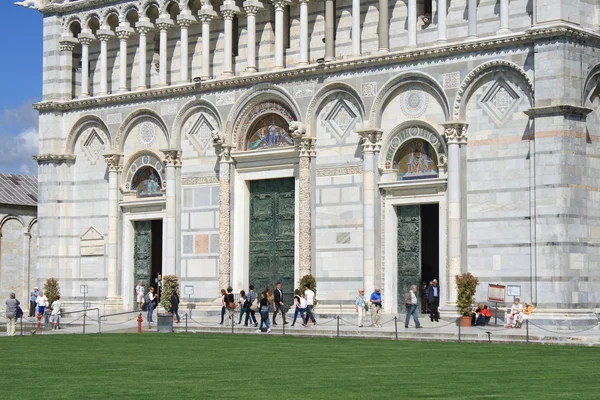 Vista de Duomoentrance en Pisa . —  Fotos de Stock