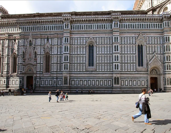 View of the Duomo and the square — Stock Photo, Image
