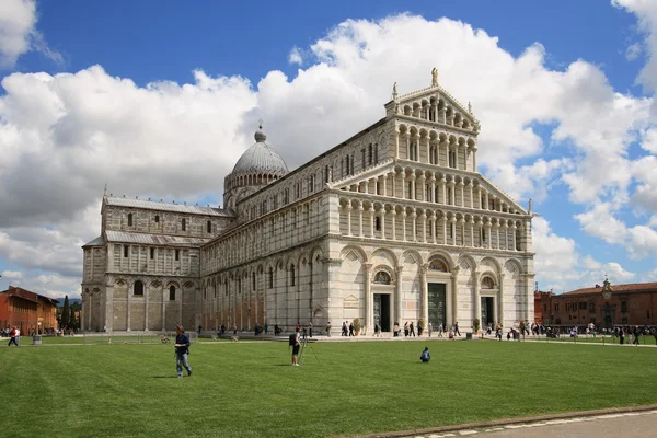 Pisa, piazza dei miracoli — Stockfoto