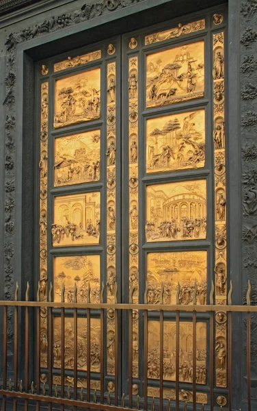 Florence doopkapel deur — Stockfoto