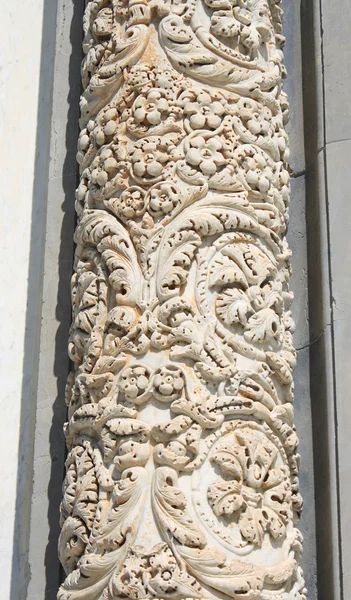 Pisa Duomo column — Stock Photo, Image