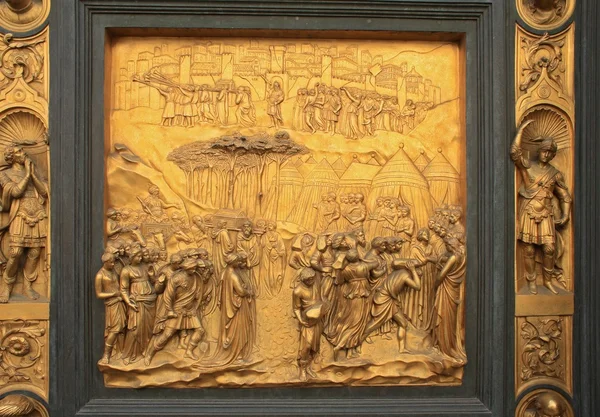 Fragmentu złote drzwi Baptysterium we Florencji — Zdjęcie stockowe