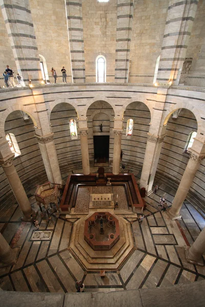 Pisa medeltida baptisterium — Stockfoto
