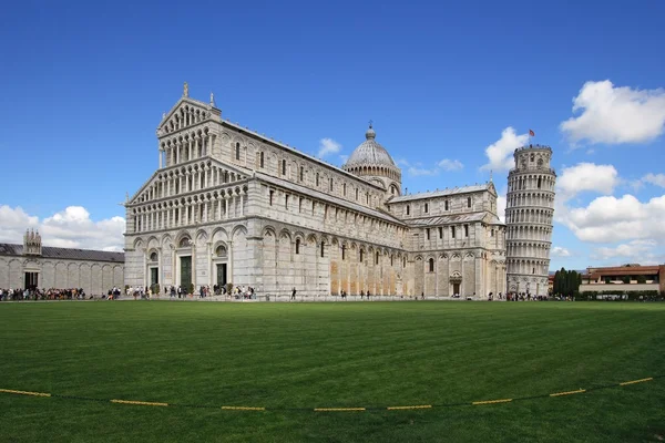 Pisa, piazza dei miracoli — Stockfoto