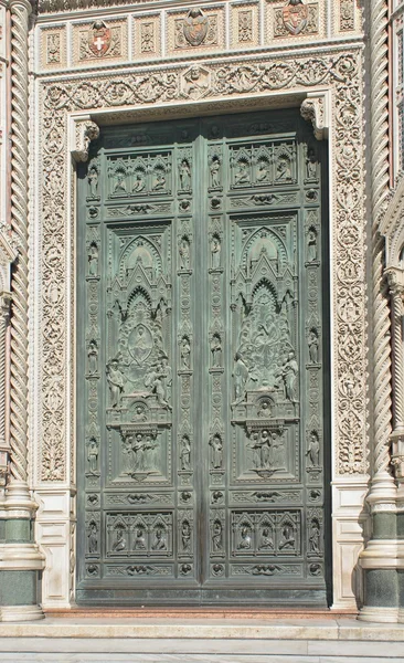 Florens duomo dörr — Stockfoto