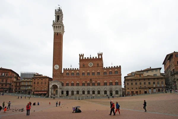 Palazzo Publico and the city of Siena — Stock Photo, Image