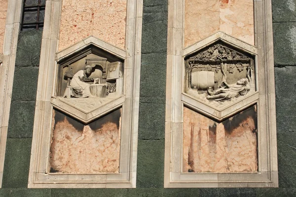 Ozdoba belltower średniowiecznych Giotto — Zdjęcie stockowe
