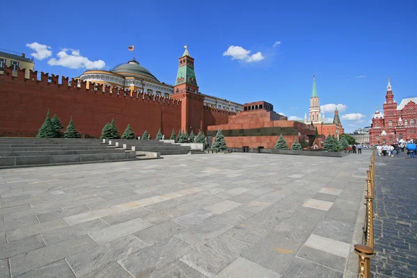 Мавзолей Ленина и Московский Кремль — стоковое фото