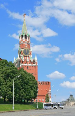 Moskova Kremlin'in öğleyin Saat Kulesi