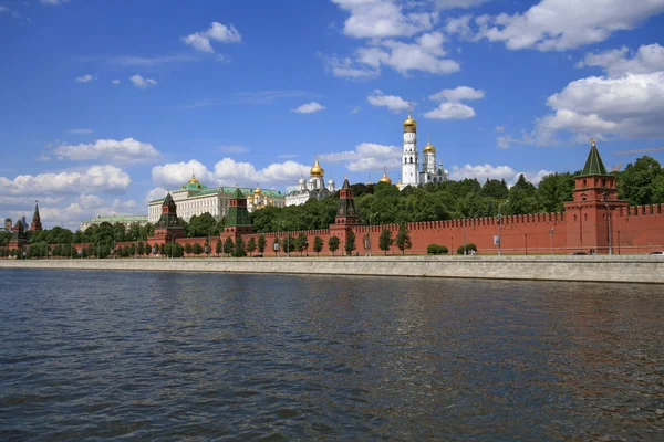 Moscow Kremlin over river — Stock Photo, Image