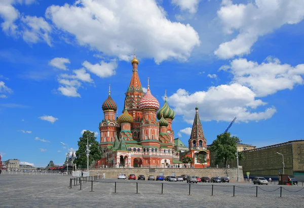 Basilikum-Kathedrale auf dem Roten Platz von Moskau — Stockfoto