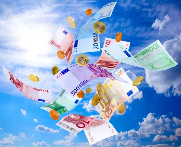 Repülő euró pénz — Stock Fotó