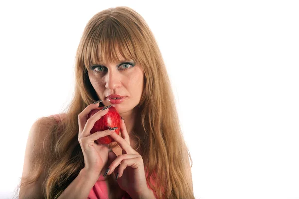 La donna da capelli lunghi con una mela — Foto Stock