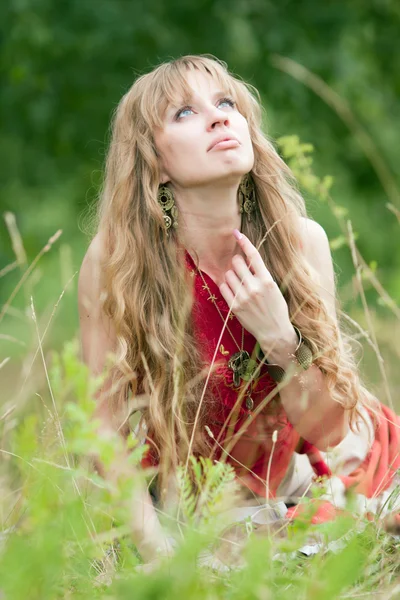 The girl of hippie in a grass — Stock Photo, Image