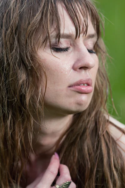 O rosto da mulher molhada — Fotografia de Stock