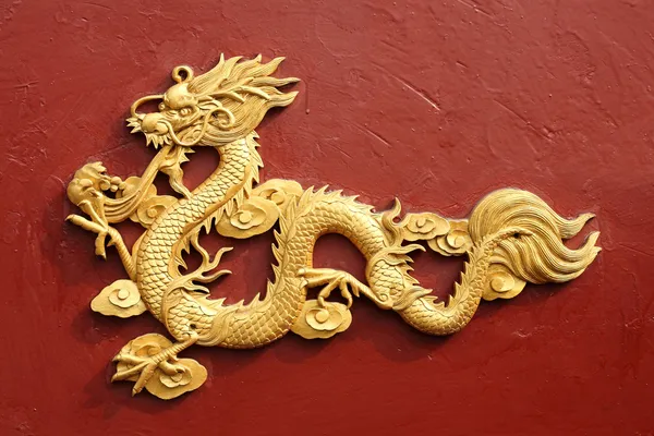 Dragon sculpture on porcelain — Stock Photo, Image