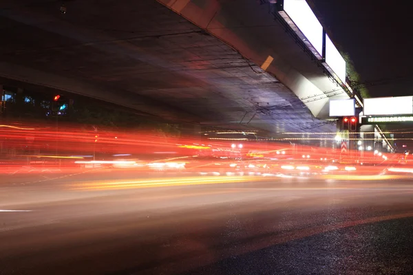 Kentsel gece trafiği görünümü — Stok fotoğraf
