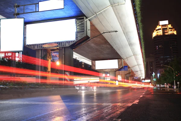 都市の夜間交通の眺め — ストック写真