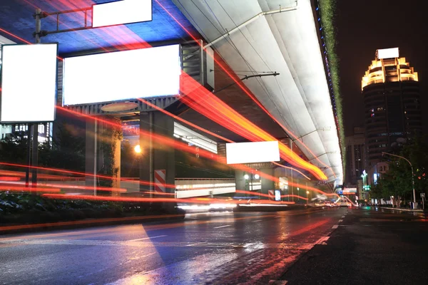 都市の夜間交通の眺め — ストック写真