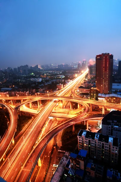 Eine Straßenkreuzung in Hangzhou — Stockfoto