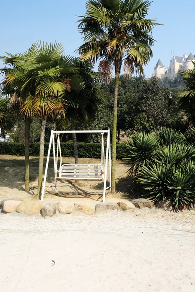 Swing beneath palm trees — Stock Photo, Image