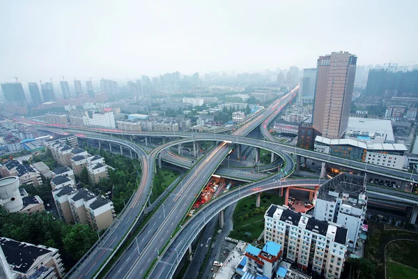 Egy útkereszteződés Hangzhou-ban. — Stock Fotó