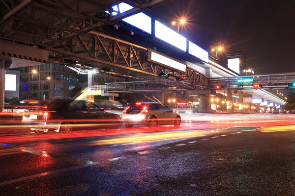 Kentsel gece trafiği görünümü — Stok fotoğraf