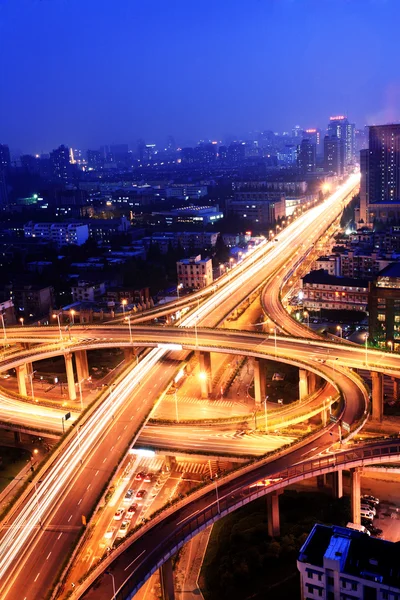 Eine Straßenkreuzung in Hangzhou — Stockfoto