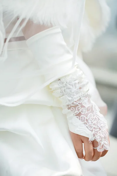 Schöne Hand der Braut — Stockfoto