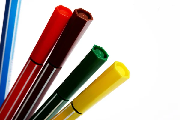 Monet värikkäät kynät — kuvapankkivalokuva