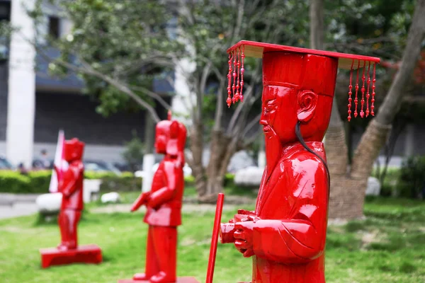 Estátua chinesa vermelha — Fotografia de Stock