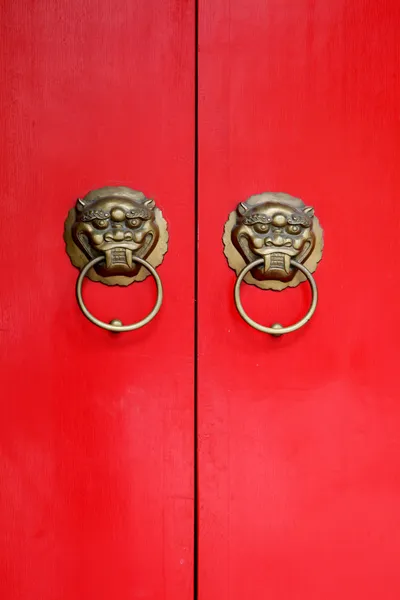 Doorknob with Antique bronze lion face sculpture — Stock Photo, Image