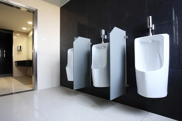 Offentliga toaletter, mäns pissoar — Stockfoto