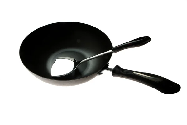Нержавеющая лопатка в сковороде — стоковое фото