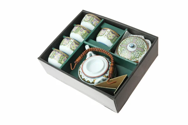 Фарфор чайный набор с зеленым орнаментом — стоковое фото