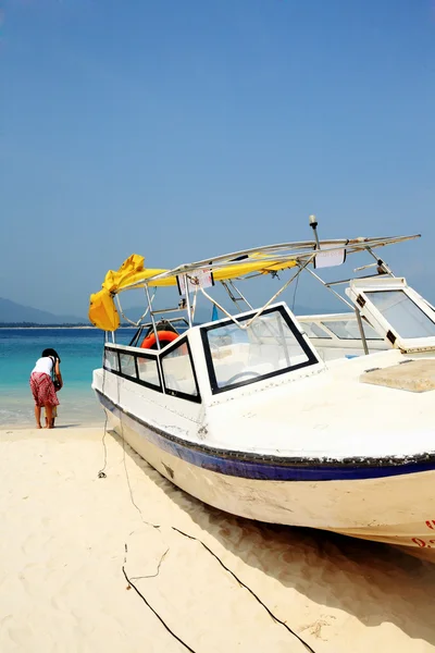 Barca pe o plajă — Fotografie, imagine de stoc
