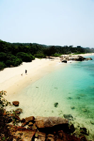 Playa rocosa de Sanya — Foto de Stock