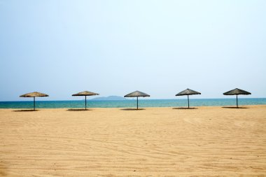 Tente ve sandalye üzerinde plaj, sanya, Çin