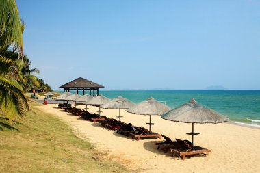 Tente ve sandalye üzerinde plaj, sanya, Çin