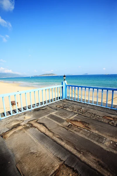 Tropiska balkong med havsutsikt — Stockfoto