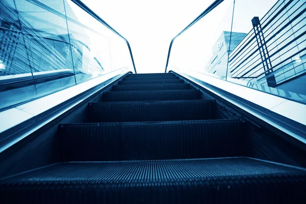 Flytta upp rulltrappa — Stockfoto