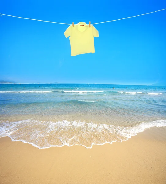 Clothes hanging on the clothesline — Stock Photo, Image