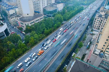 tráfico con coches de desenfoque de movimiento