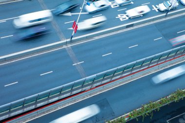 tráfico con coches de desenfoque de movimiento