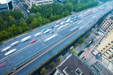 tráfico con coches de desenfoque de movimiento