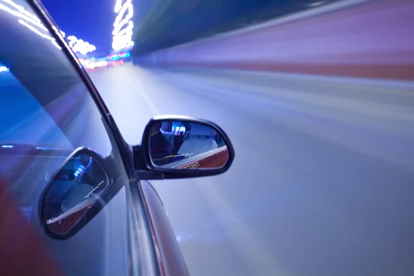 Noční provoz, střílet z okna rush auto, motion blur stee — Stock fotografie