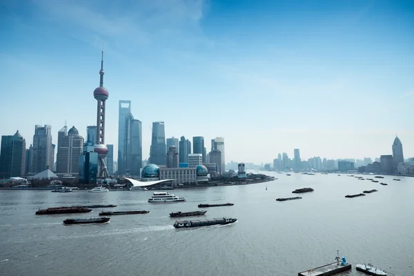 Pudong de Shanghai et la rivière Huangpu — Photo