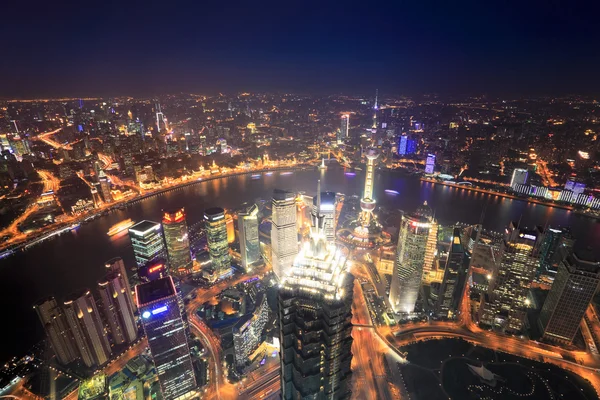Met uitzicht op shanghai bij nacht — Stockfoto