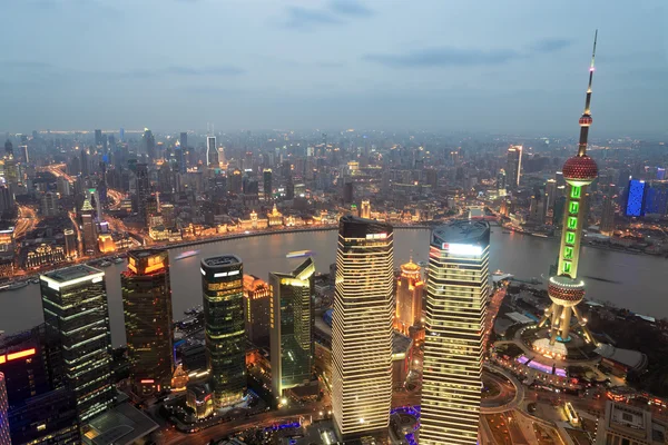 Shanghai-Panorama in der Abenddämmerung — Stockfoto