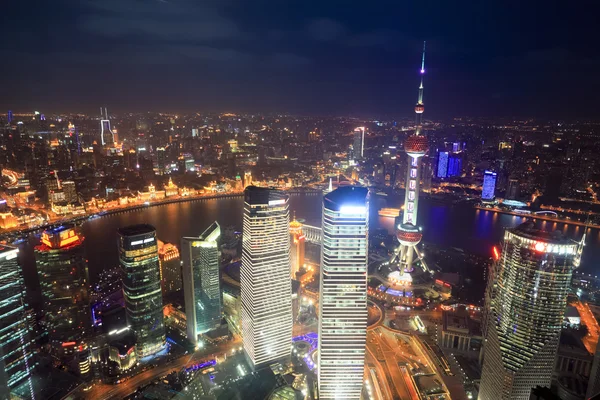 Letecký pohled na Šanghaj v noci — Stock fotografie